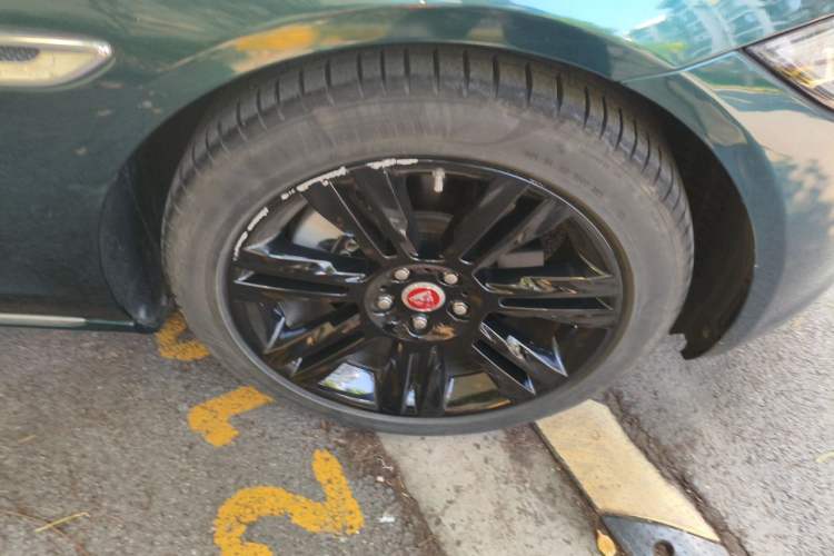 Used Jaguar XFL 2018 XFL 2.0T 250 PS Luxury Edition Right Front Wheel Hub
