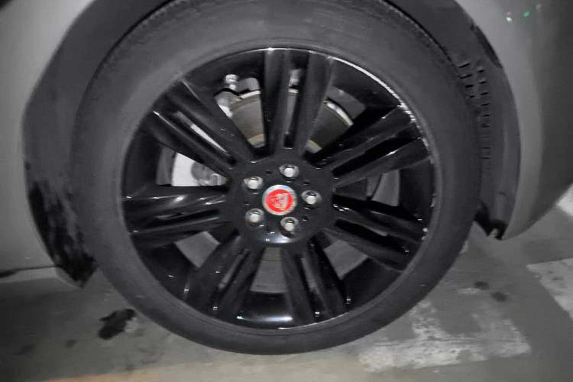 Used Jaguar XFL 2018 XFL 2.0T 250 PS Premium Edition Right Front Wheel Hub