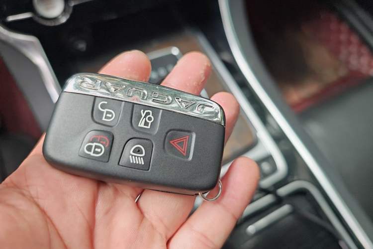 Used Jaguar XFL 2018 XFL 2.0T 250 PS Premium Edition Vehicle Key