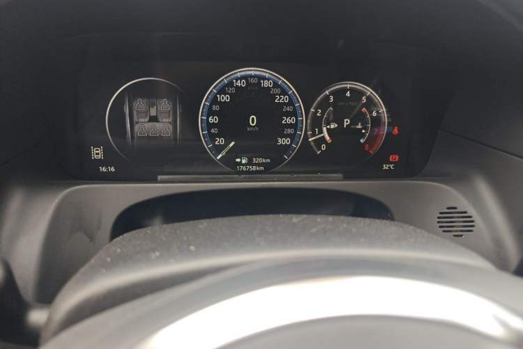 Used Jaguar XFL 2018 XFL 2.0T 250 PS Luxury Edition Odometer Close Up