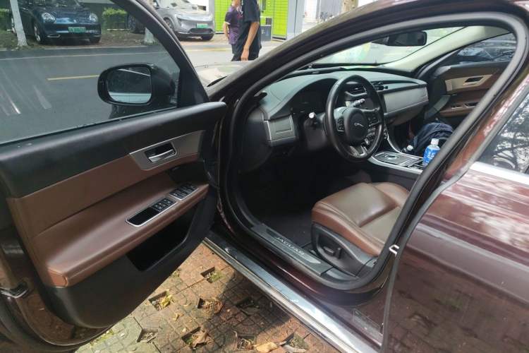 Used Jaguar XFL 2018 XFL 2.0T 250 PS Luxury Edition Driver Seat