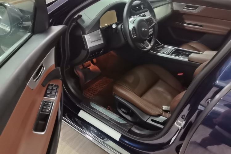 Used Jaguar XFL 2018 XFL 2.0T 250 PS Luxury Edition Driver Seat