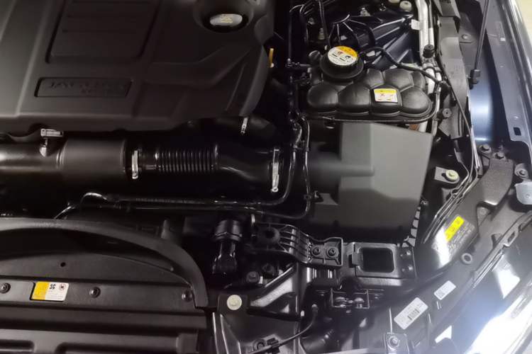 Used Jaguar XFL 2018 XFL 2.0T 250 PS Luxury Edition Engine Bay Left