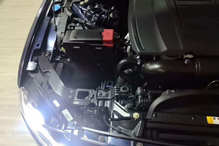 Used Jaguar XFL 2018 XFL 2.0T 250 PS Luxury Edition Engine Bay Right