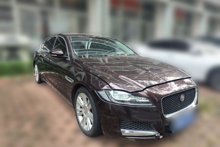Used Jaguar XFL 2018 XFL 2.0T 250 PS Luxury Edition Front Right 45 Deg