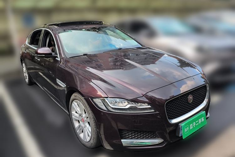 Used Jaguar XFL 2018 XFL 2.0T 250 PS Luxury Edition Front Right 45 Deg