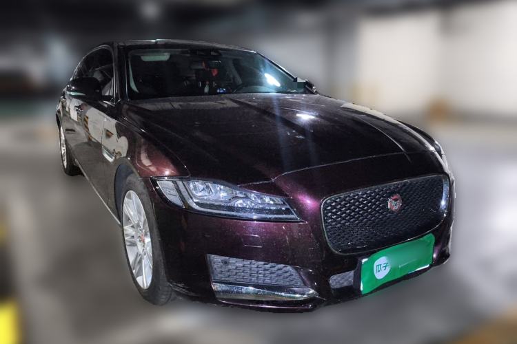 Used Jaguar XFL 2018 XFL 2.0T 250 PS Luxury Edition Front Right 45 Deg