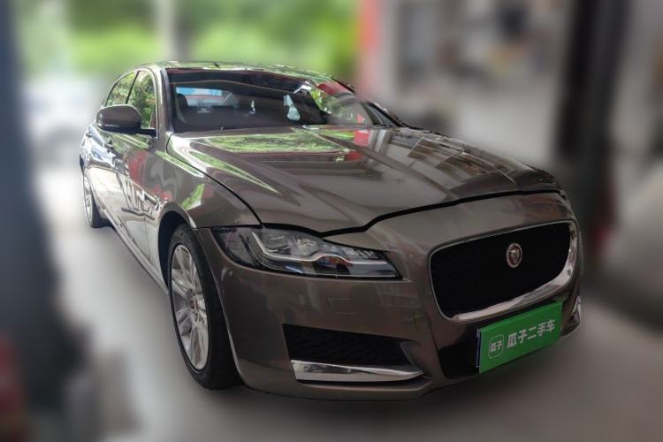 Used Jaguar XFL 2018 XFL 2.0T 250 PS Luxury Edition Front Right 45 Deg