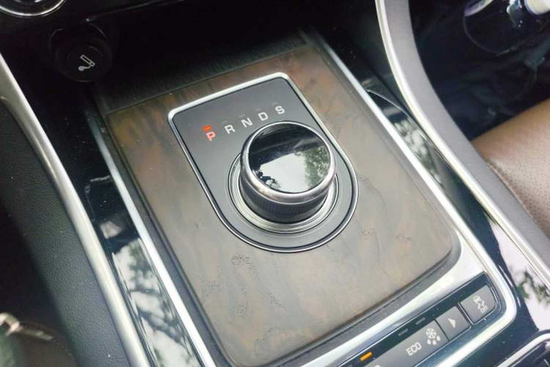 Used Jaguar XFL 2018 XFL 2.0T 250 PS Luxury Edition Gear Lever