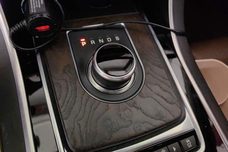 Used Jaguar XFL 2018 XFL 2.0T 250 PS Luxury Edition Gear Lever