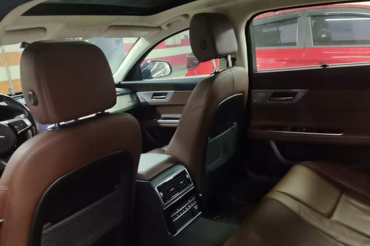 Used Jaguar XFL 2018 XFL 2.0T 250 PS Luxury Edition Headliner