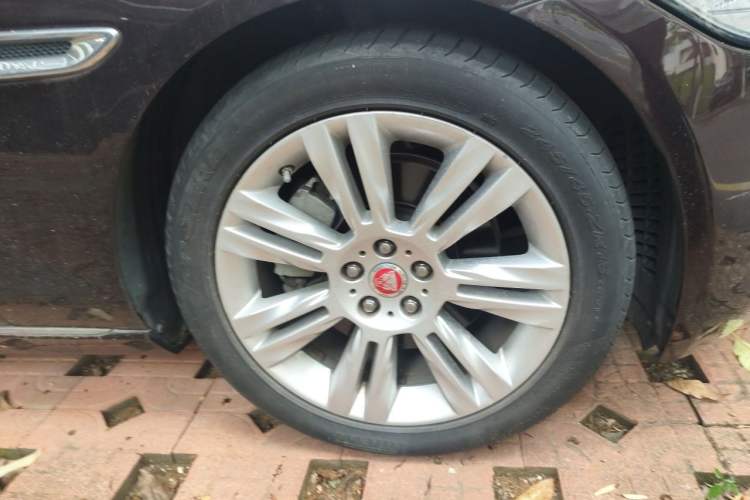Used Jaguar XFL 2018 XFL 2.0T 250 PS Luxury Edition Right Front Wheel Hub