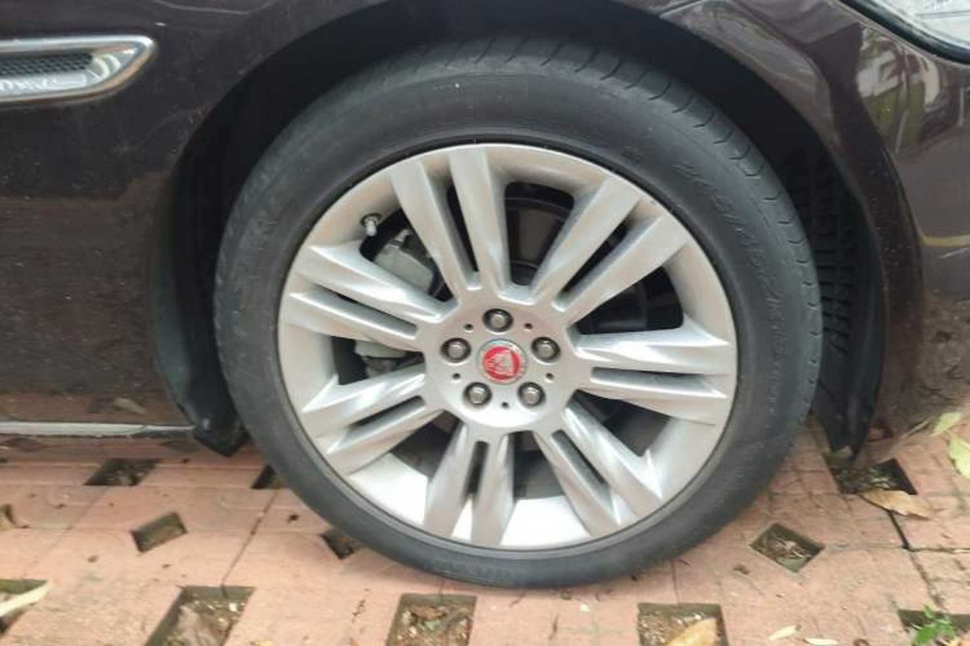 Used Jaguar XFL 2018 XFL 2.0T 250 PS Luxury Edition Right Front Wheel Hub