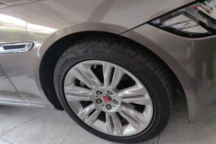 Used Jaguar XFL 2018 XFL 2.0T 250 PS Luxury Edition Right Front Wheel Hub