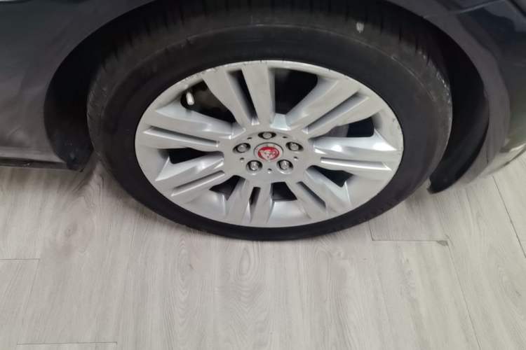 Used Jaguar XFL 2018 XFL 2.0T 250 PS Luxury Edition Right Front Wheel Hub