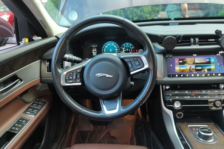 Used Jaguar XFL 2018 XFL 2.0T 250 PS Luxury Edition Steering Wheel
