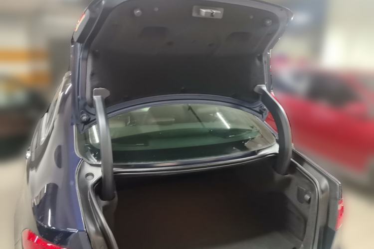 Used Jaguar XFL 2018 XFL 2.0T 250 PS Luxury Edition Trunk