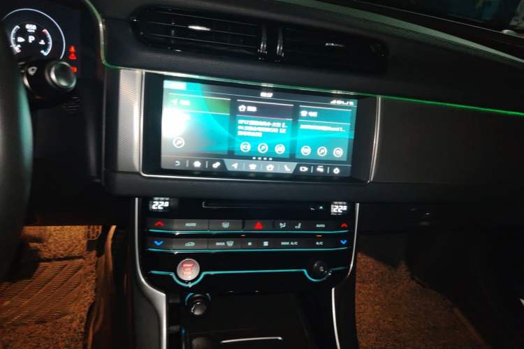 Used Jaguar XFL 2018 XFL 2.0T 250 PS Premium Edition Audio And AC Panel