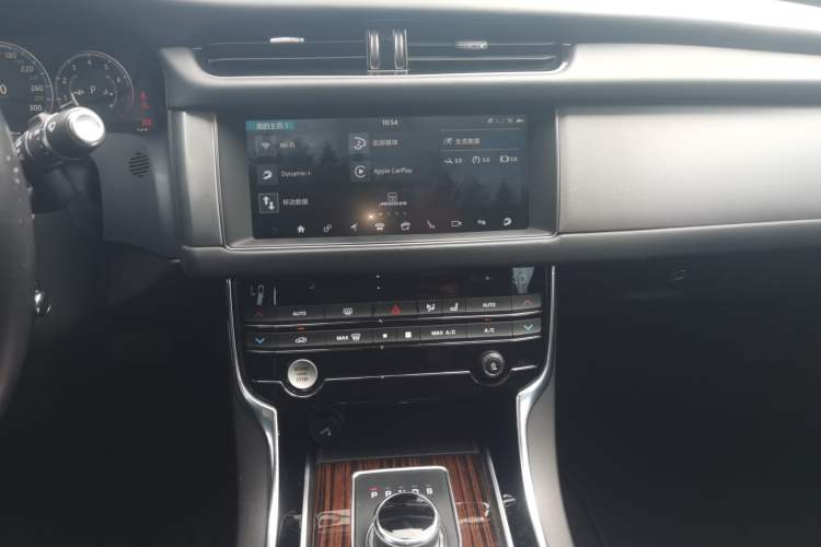 Used Jaguar XFL 2018 XFL 3.0 SC 340 PS Luxury Edition Audio And AC Panel