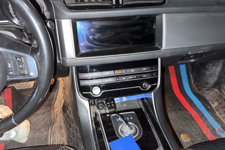 Used Jaguar XFL 2018 XFL 2.0T 200PS Luxury Edition Audio And AC Panel
