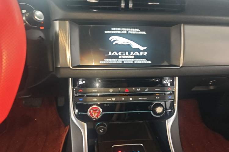 Used Jaguar XFL 2018 XFL 2.0T 250 PS Premium Edition Audio And AC Panel