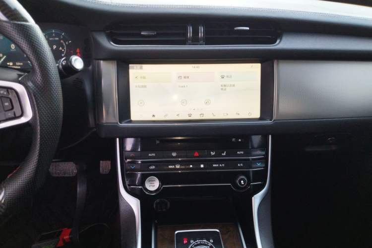 Used Jaguar XFL 2018 XFL 2.0T 250 PS Luxury Edition Audio And AC Panel