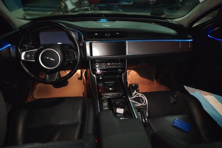 Used Jaguar XFL 2018 XFL 2.0T 250 PS Premium Edition Center Console