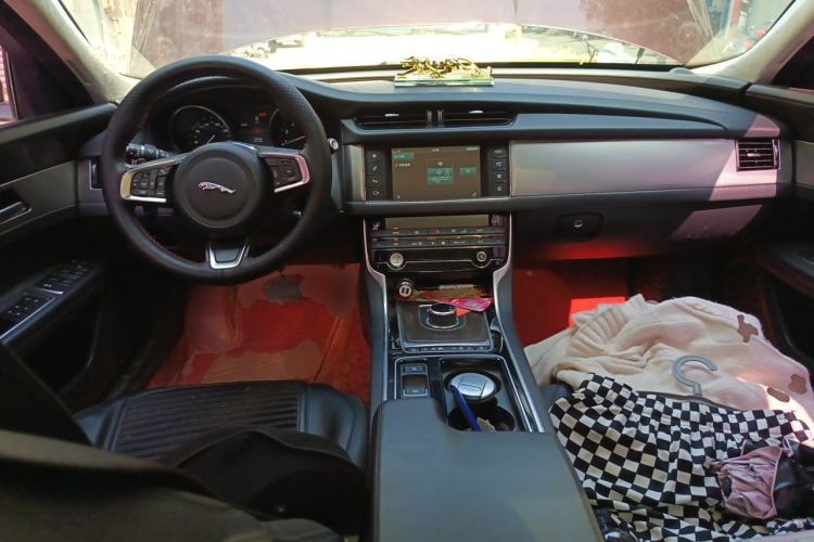 Used Jaguar XFL 2018 XFL 2.0T 200PS Elite Edition Center Console