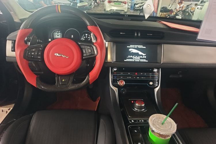 Used Jaguar XFL 2018 XFL 2.0T 250 PS Premium Edition Center Console