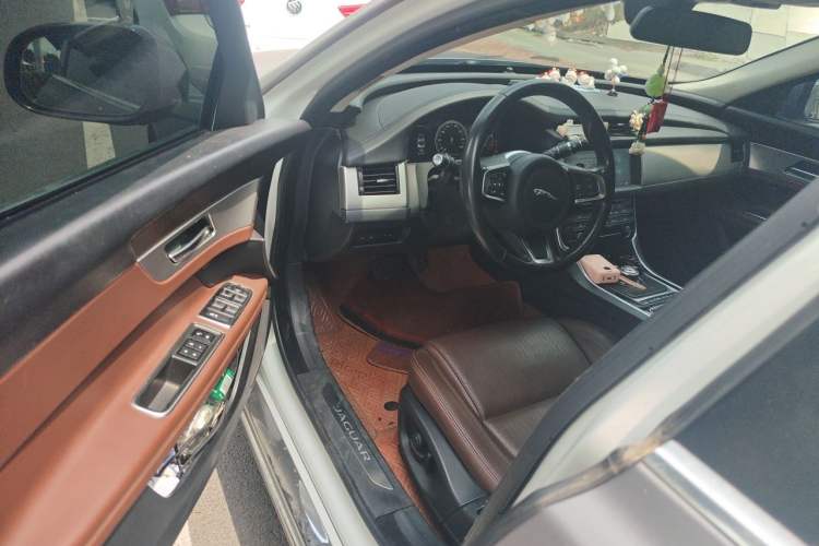 Used Jaguar XFL 2018 XFL 2.0T 250 PS Premium Edition Driver Seat