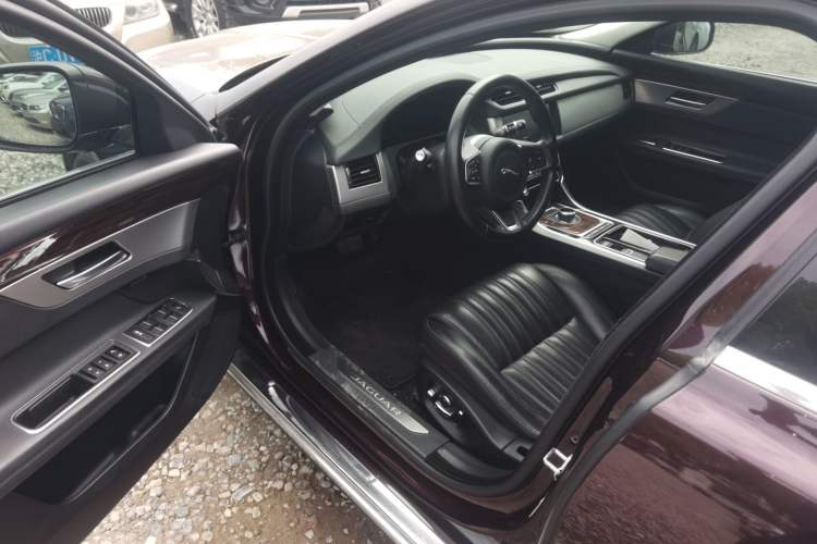 Used Jaguar XFL 2018 XFL 3.0 SC 340 PS Luxury Edition Driver Seat