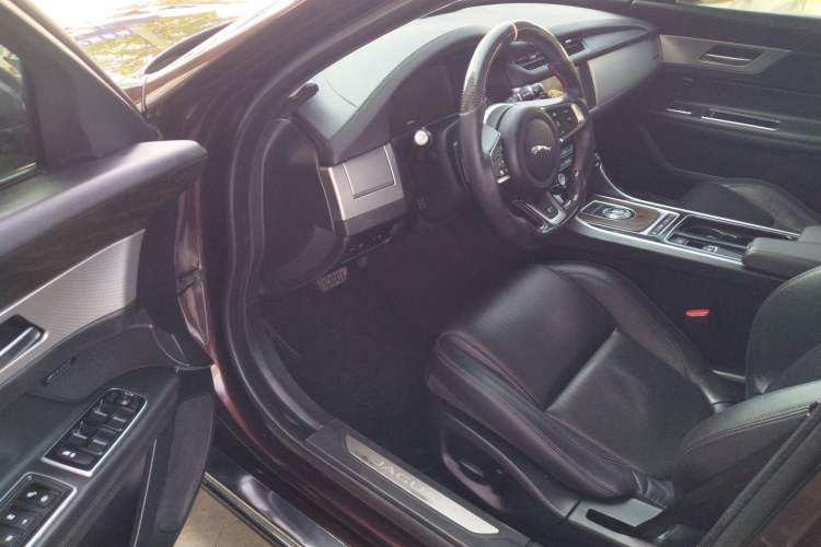 Used Jaguar XFL 2018 XFL 2.0T 250 PS Luxury Edition Driver Seat