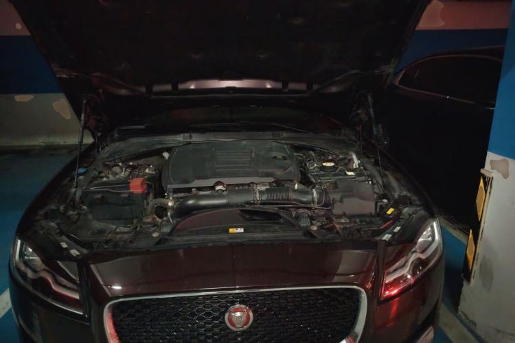 Used Jaguar XFL 2018 XFL 2.0T 250 PS Premium Edition Engine Bay