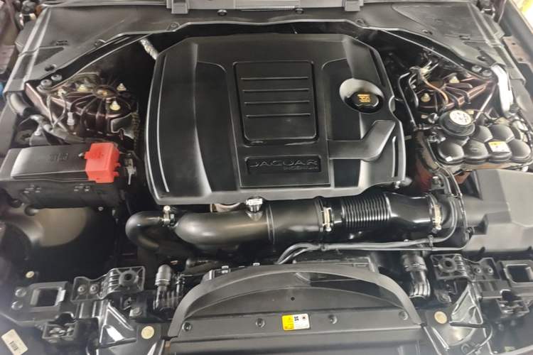 Used Jaguar XFL 2018 XFL 2.0T 250 PS Premium Edition Engine Bay