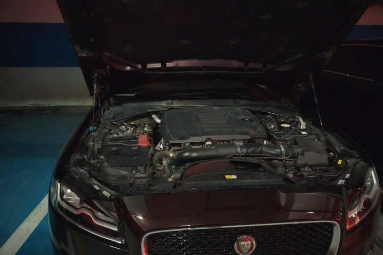 Used Jaguar XFL 2018 XFL 2.0T 250 PS Premium Edition Engine Bay Right
