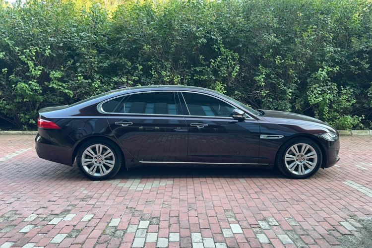 Used Jaguar XFL 2018 XFL 2.0T 250 PS Premium Edition Exterior 2
