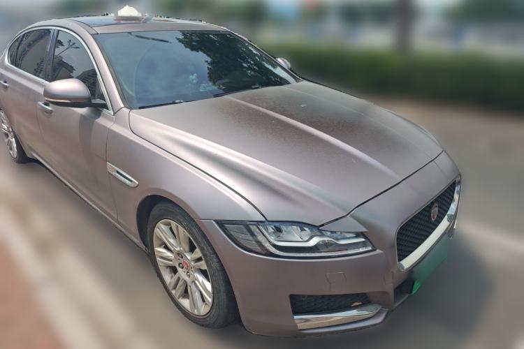 Used Jaguar XFL 2018 XFL 2.0T 250 PS Premium Edition Front Right 45 Deg