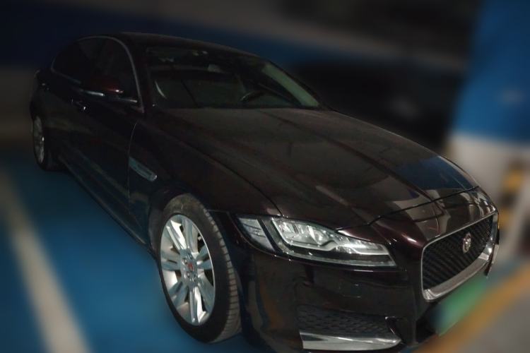 Used Jaguar XFL 2018 XFL 2.0T 250 PS Premium Edition Front Right 45 Deg