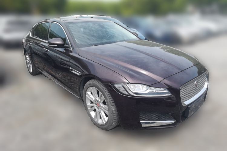 Used Jaguar XFL 2018 XFL 3.0 SC 340 PS Luxury Edition Front Right 45 Deg