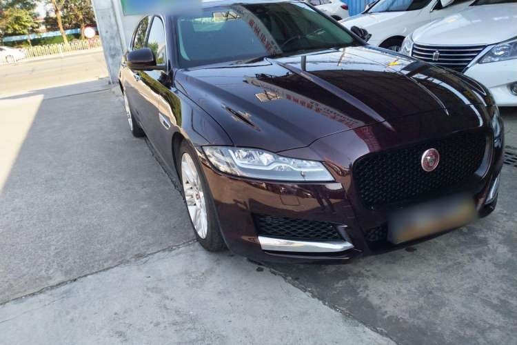 Used Jaguar XFL 2018 XFL 2.0T 250 PS Luxury Edition Front Right 45 Deg