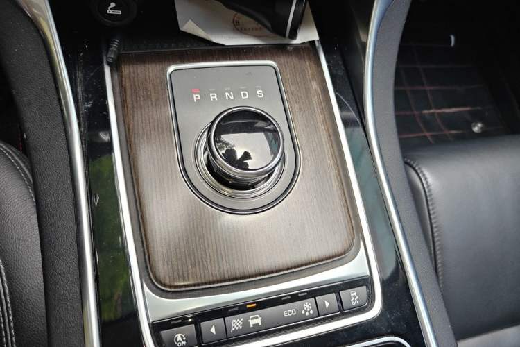 Used Jaguar XFL 2018 XFL 2.0T 200PS Elite Edition Gear Lever