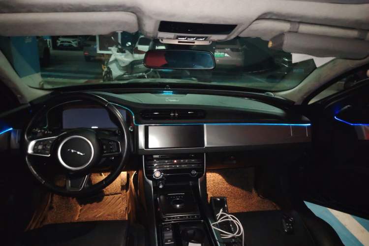 Used Jaguar XFL 2018 XFL 2.0T 250 PS Premium Edition Headliner
