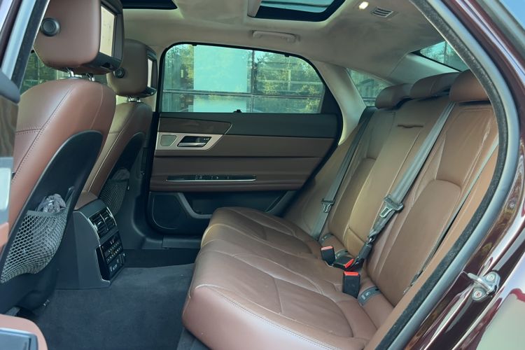 Used Jaguar XFL 2018 XFL 2.0T 250 PS Premium Edition Interior 1