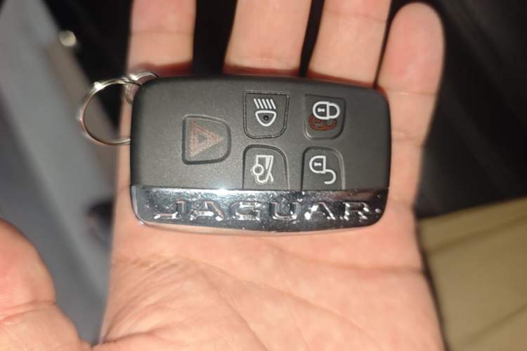 Used Jaguar XFL 2018 XFL 2.0T 250 PS Premium Edition Interior 1