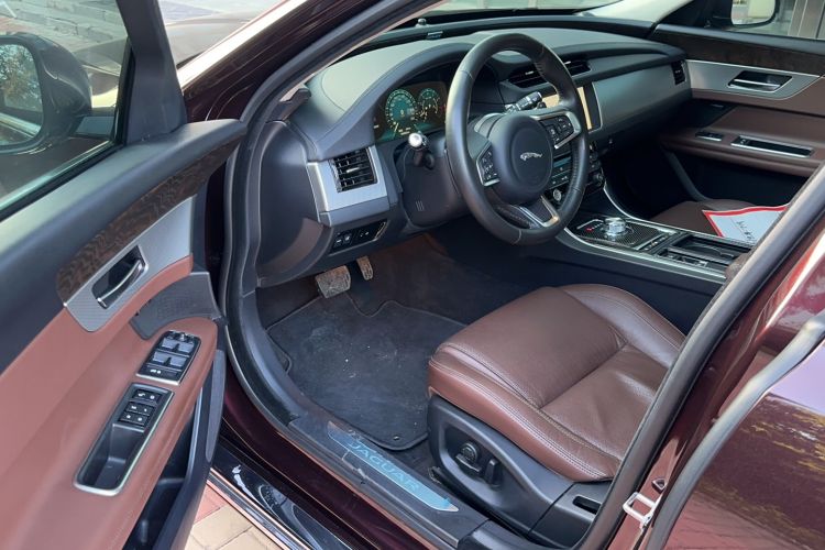 Used Jaguar XFL 2018 XFL 2.0T 250 PS Premium Edition Interior 2