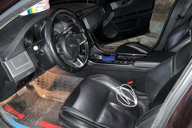 Used Jaguar XFL 2018 XFL 2.0T 200PS Luxury Edition Interior 3
