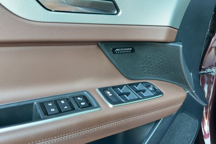 Used Jaguar XFL 2018 XFL 2.0T 250 PS Premium Edition Interior 7