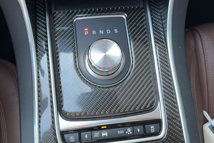 Used Jaguar XFL 2018 XFL 2.0T 250 PS Premium Edition Interior 8