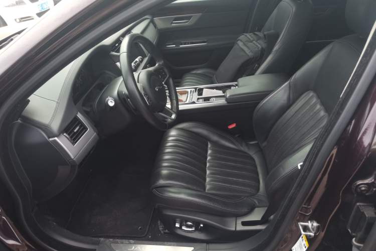Used Jaguar XFL 2018 XFL 3.0 SC 340 PS Luxury Edition Left Front Seat