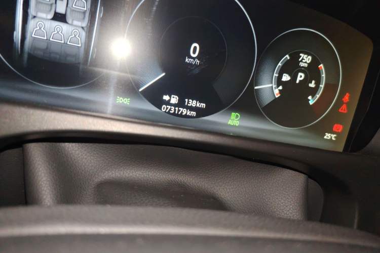 Used Jaguar XFL 2018 XFL 2.0T 250 PS Premium Edition Odometer Close Up